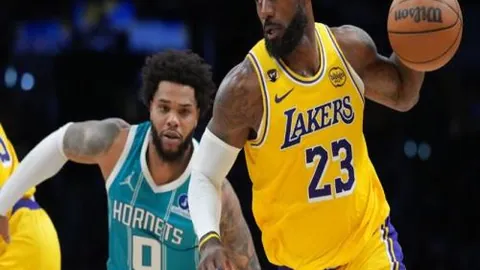 《三天连战14胜11！昔日交锋劣势大逆袭，揭秘扭转战局秘诀》